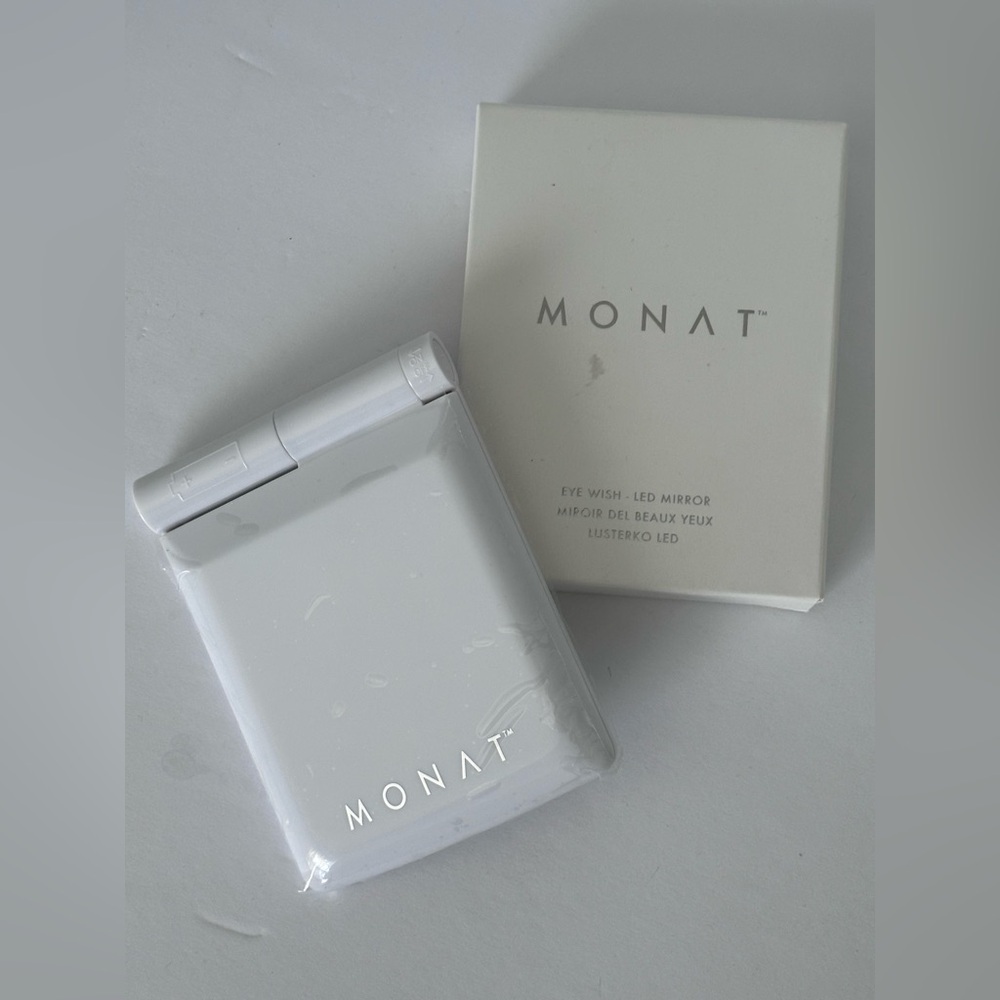 Monat Eye Wish LED Travel Mirror - Picture 3 of 3